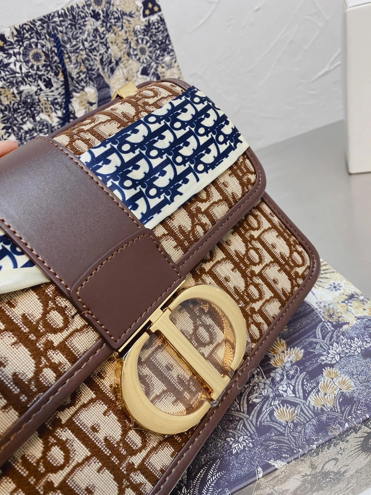 Designer Handbags DR 059